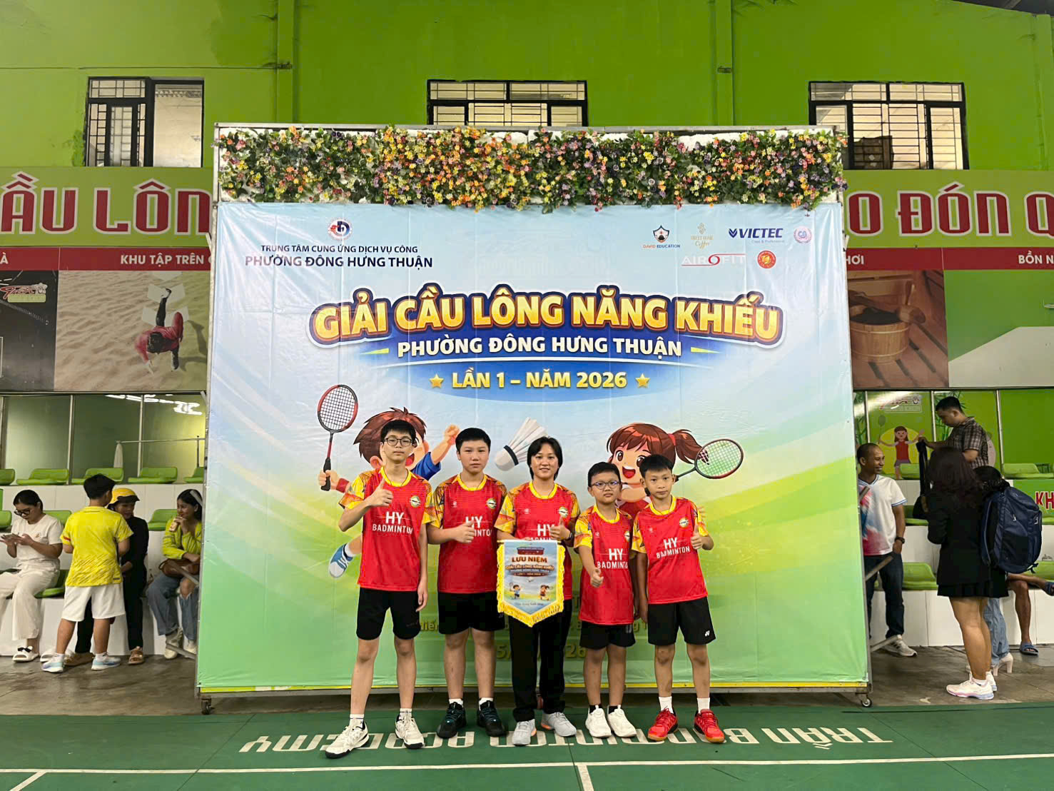 HY BADMINTON CLUB logo
